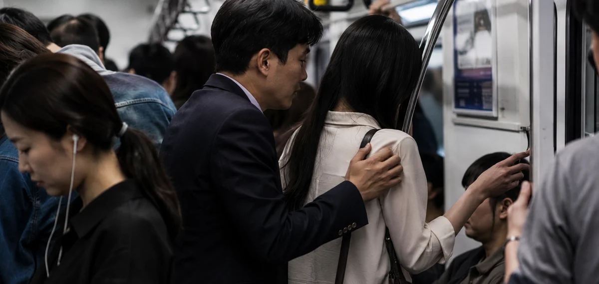 인천 강제추행 경찰 조사 동행|지하철 내 성추행 및 공중밀집장소추행 상황 묘사
